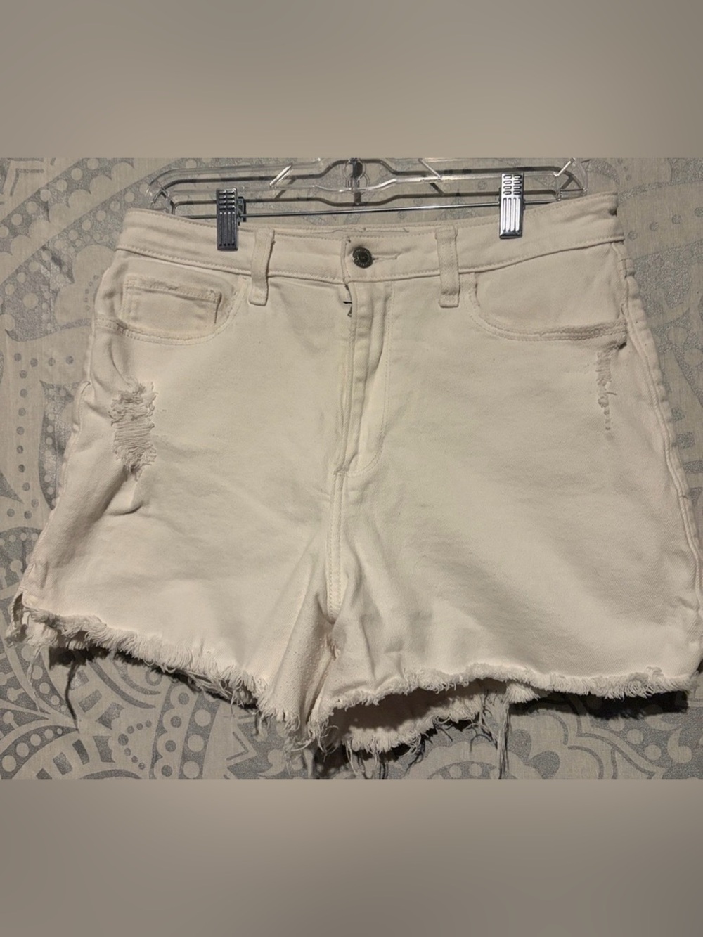 ✨ Hollister Curvy Ultra High-Rise Mom Shorts White Distressed |Size 13/12 W31 ✨